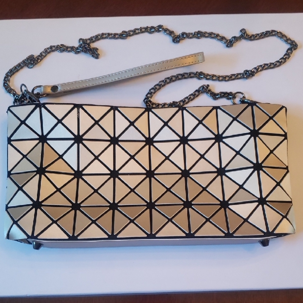 Inzi Gold Geometric Wristlet